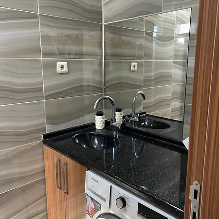 Denize 200 Metre, 3+1 Bahceli Vila